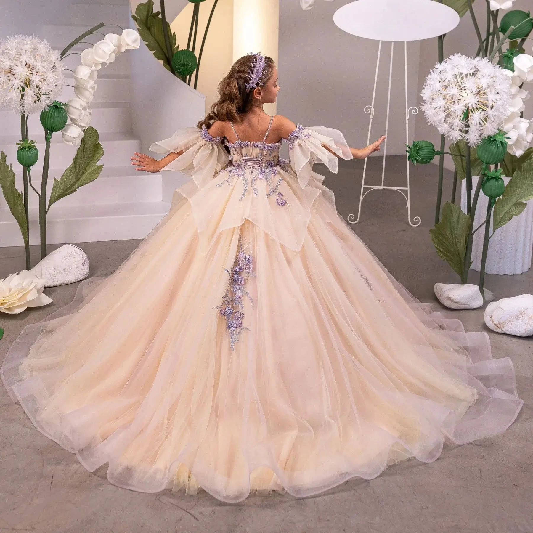 Quality Elegant Lace Appliques Champagne Tulle Fluffy Flower Girl Dress for Wedding Birthday Evvening First Communion Gowns
Quality Elegant Lace Appliques Champagne Tulle Fluffy Flower Girl Dress for Wedding Birthday Evvening First Communion Gowns