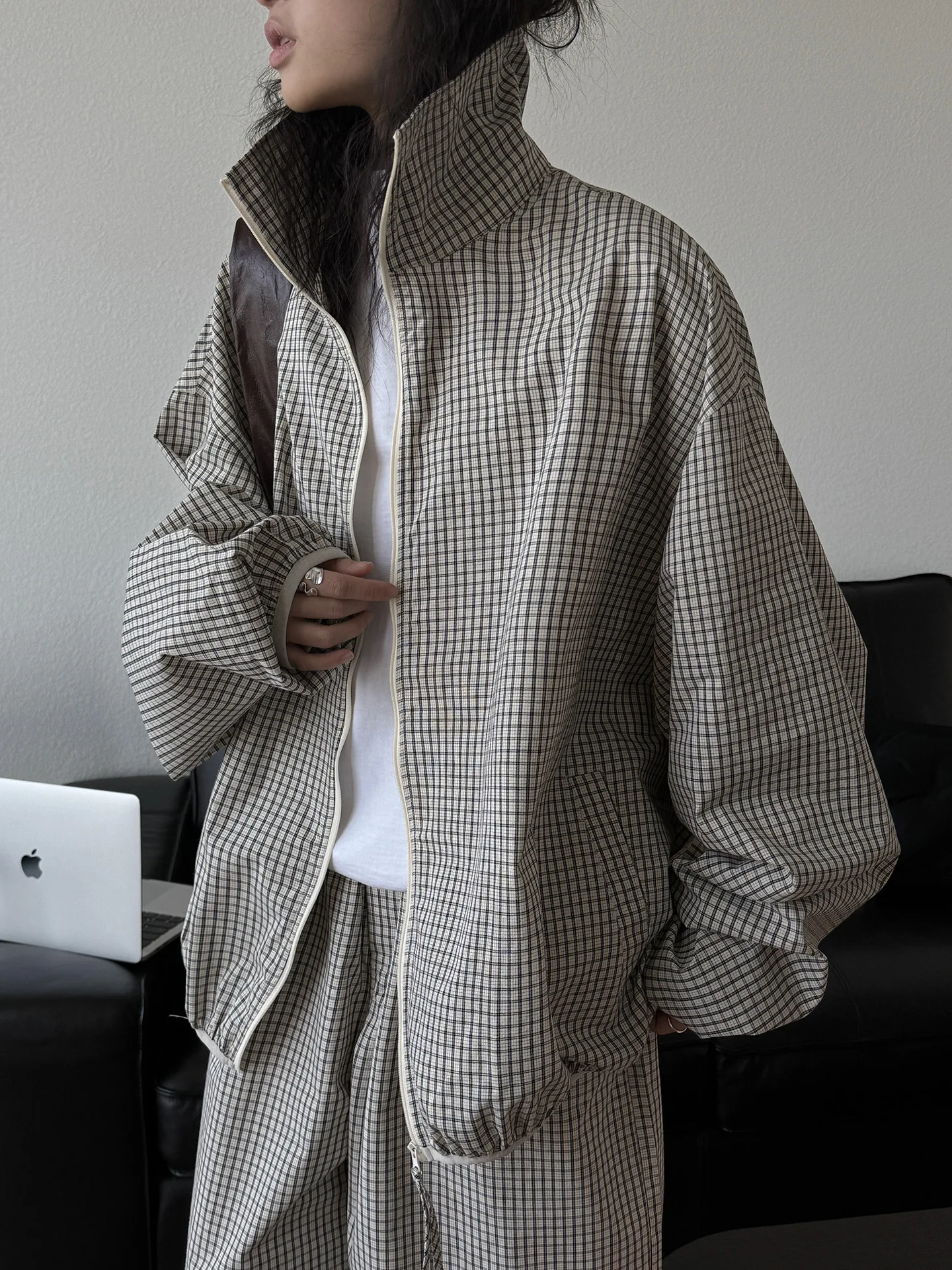 Spring and summer women's casual plaid stand up collar long sleeved loose jacket
Spring and summer women's casual plaid stand up collar long sleeved loose jacket