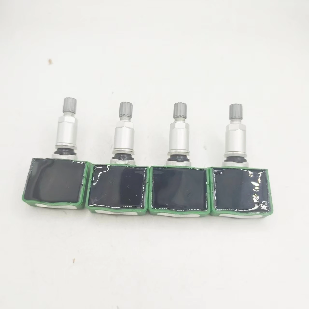 4PCS 13172567 new Tire Pressure Monitoring Sensor For O-pel-A-stra H Ve-ctra C Za-fira B 2004-2009 433MHZ TPMS Sensor
4PCS 13172567 new Tire Pressure Monitoring Sensor For O-pel-A-stra H Ve-ctra C Za-fira B 2004-2009 433MHZ TPMS Sensor
