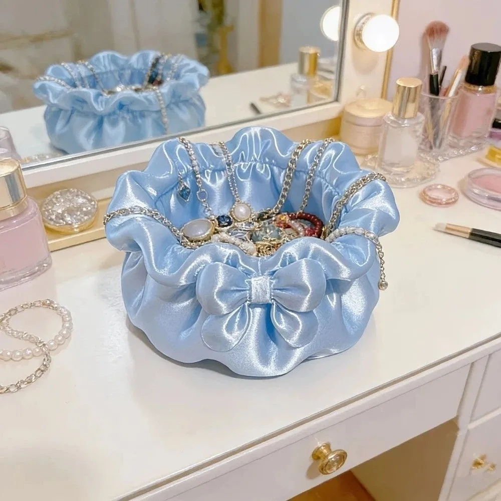 Sweet 3D-Printed Petal Bow Storage Box Satin Ruffled Ornaments Desktop Storage Box Elegant Multi-Function Desktop Organizer Gift
Sweet 3D-Printed Petal Bow Storage Box Satin Ruffled Ornaments Desktop Storage Box Elegant Multi-Function Desktop Organizer Gift