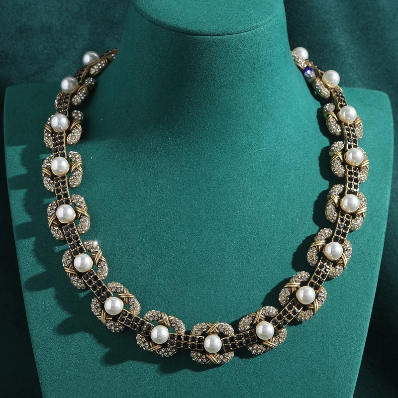 Vintage Choker Pearl Necklace Black Antique Gold Color Jewelry Collar Rhinestones Luxury Designer High Quality 2026 Party Dress
Vintage Choker Pearl Necklace Black Antique Gold Color Jewelry Collar Rhinestones Luxury Designer High Quality 2026 Party Dress