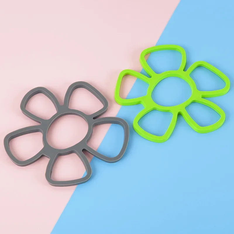 Silicone Hollow Flower Coasters High Temperature Thickened Waterproof Mat Dining Table Heat Insulation Mats Kitchen Accessory
Silicone Hollow Flower Coasters High Temperature Thickened Waterproof Mat Dining Table Heat Insulation Mats Kitchen Accessory