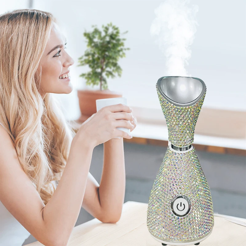 Face Steamer Vaporizador Facial Nano Ionic Warm Steam and Deeply Moisturizing Spa Humidifier with Rhinestone Face Care Vapozone
Face Steamer Vaporizador Facial Nano Ionic Warm Steam and Deeply Moisturizing Spa Humidifier with Rhinestone Face Care Vapozone