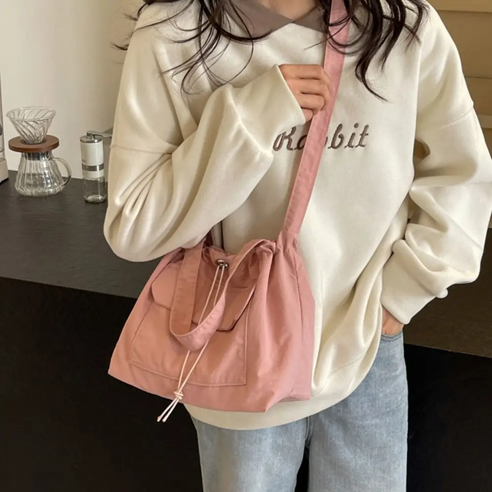 Korean Style Drawstring Crossbody Bag Niche Design Tote Bag Light Soft Nylon Bag Solid Color Large Capacity Shoulder Bag
Korean Style Drawstring Crossbody Bag Niche Design Tote Bag Light Soft Nylon Bag Solid Color Large Capacity Shoulder Bag