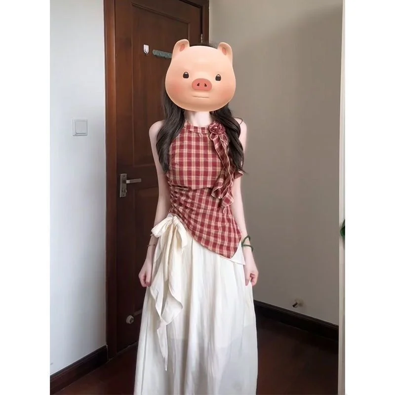 Retro Plaid Halter Neck Vest Asymmetric Women's Summer High Waist Belted Skirt Two-Piece Set Fashionable Casual Outfit
Retro Plaid Halter Neck Vest Asymmetric Women's Summer High Waist Belted Skirt Two-Piece Set Fashionable Casual Outfit