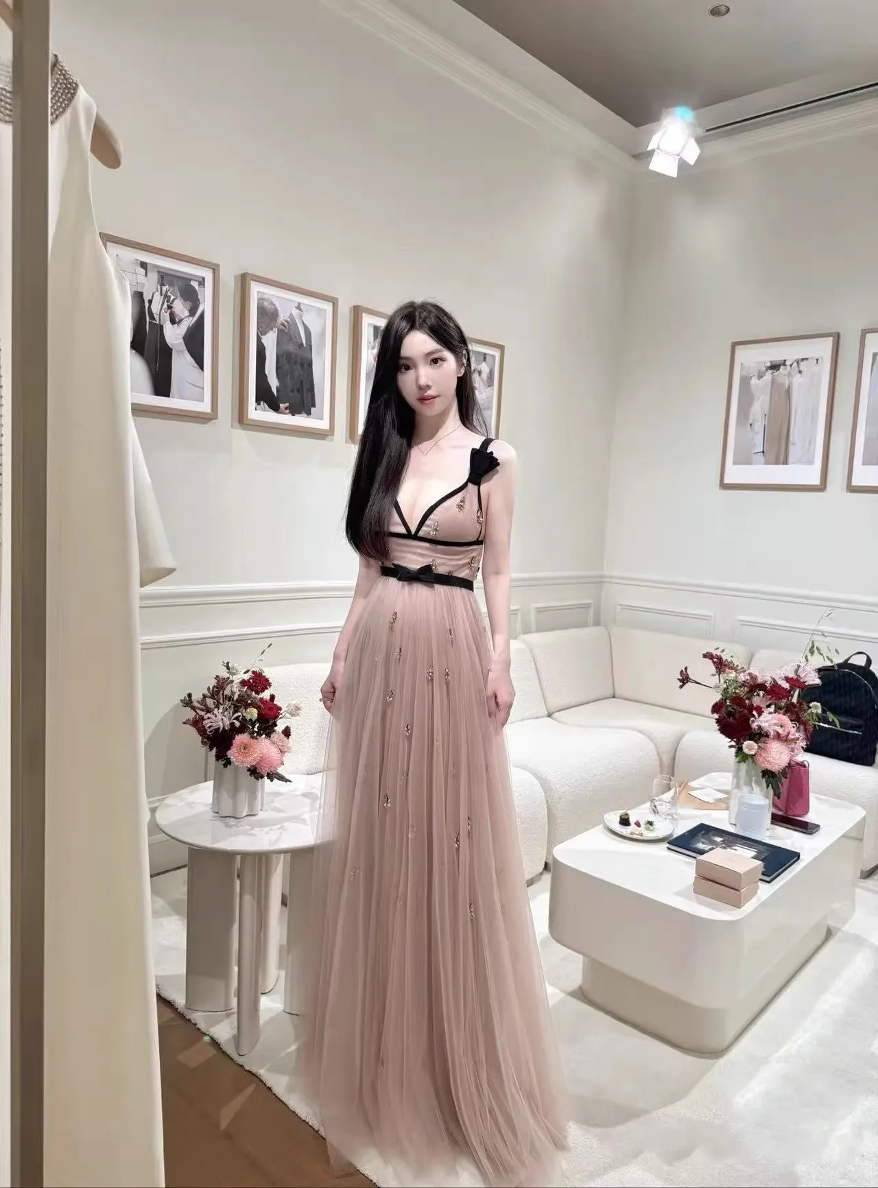 Top Quality Sexy Spaghetti Strap Dress Deep V-Neck Fashion Rhinestone Evening Dress Women's Big Swing Pleated Mesh Dresses
Top Quality Sexy Spaghetti Strap Dress Deep V-Neck Fashion Rhinestone Evening Dress Women's Big Swing Pleated Mesh Dresses