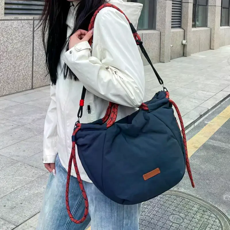 Fashion Korean Lightweight Green Nylon Tote Crossbody Strap Large Capacity Portable Mailman Bag Shoulder Bag For Shopping Travel
Fashion Korean Lightweight Green Nylon Tote Crossbody Strap Large Capacity Portable Mailman Bag Shoulder Bag For Shopping Travel