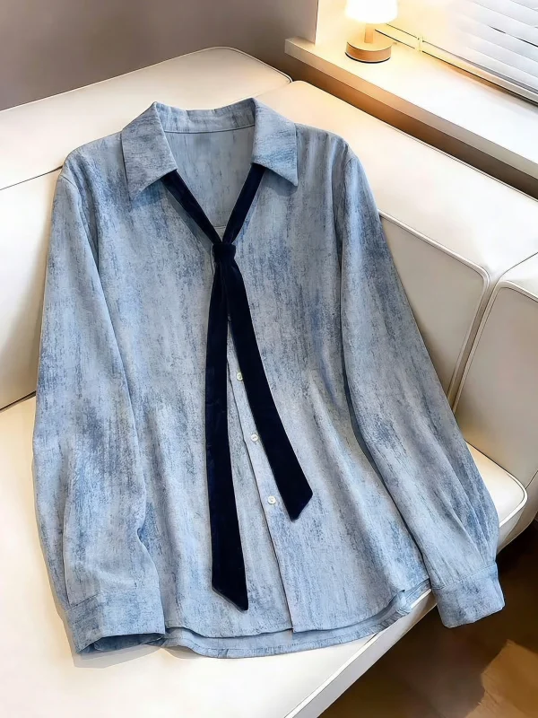 Elegant Blue Dyed V-Neck Shoulder-Length Shirt Women's plus Size Mid-Length Top Korean Style Commute Fashion Loose Fit
Elegant Blue Dyed V-Neck Shoulder-Length Shirt Women's plus Size Mid-Length Top Korean Style Commute Fashion Loose Fit