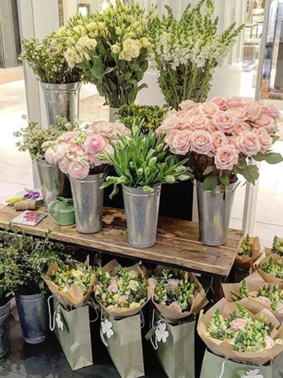 Large Size Flower Vase Waterproof Iron Buet Fre Flowers Awakening Flower Pot Silver Color Leacroof Flower Buet
Large Size Flower Vase Waterproof Iron Buet Fre Flowers Awakening Flower Pot Silver Color Leacroof Flower Buet