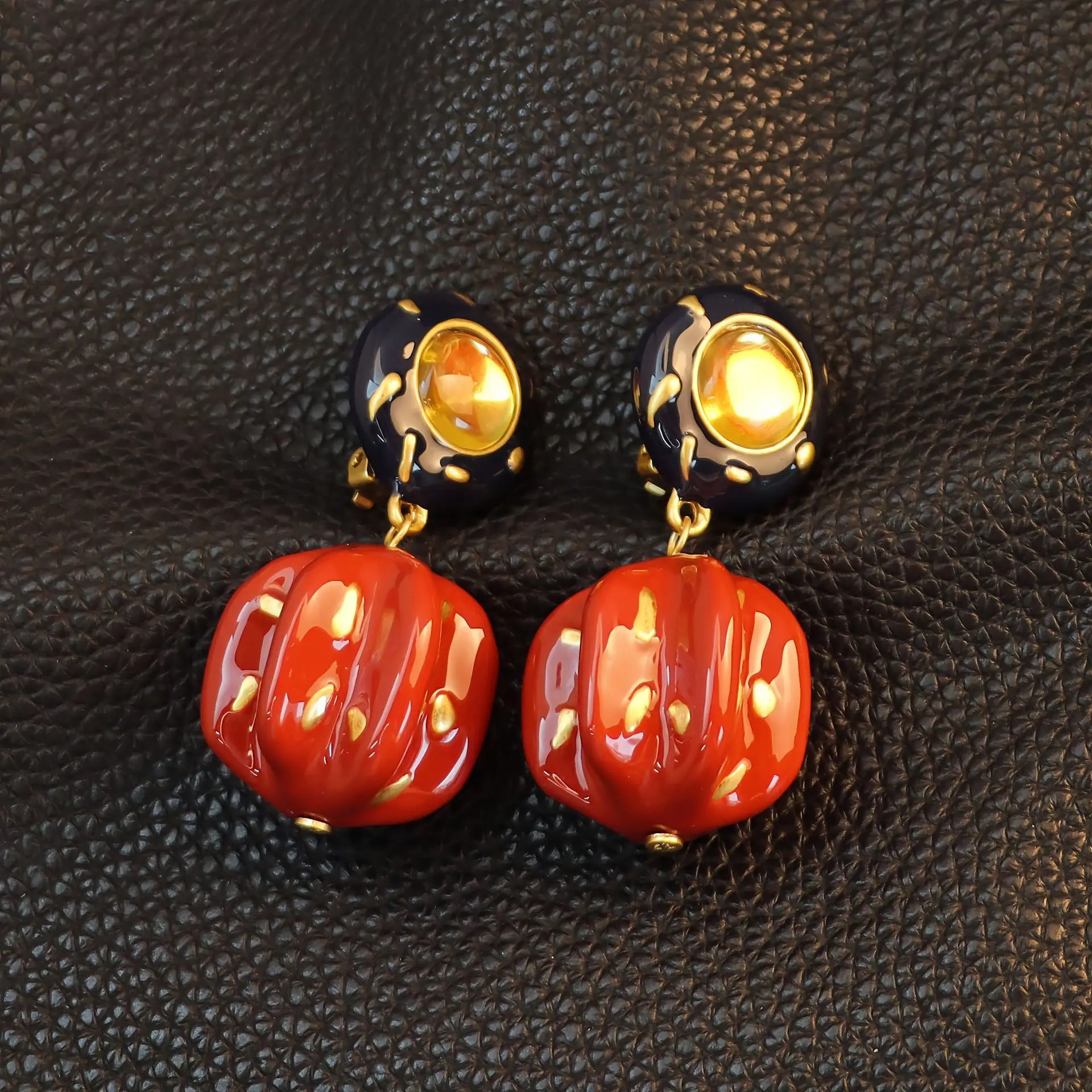 Vintage Clip On Earrings Copper Gold Plated Hand Painted Enamel Zircon French Retro Earrings for Women
Vintage Clip On Earrings Copper Gold Plated Hand Painted Enamel Zircon French Retro Earrings for Women