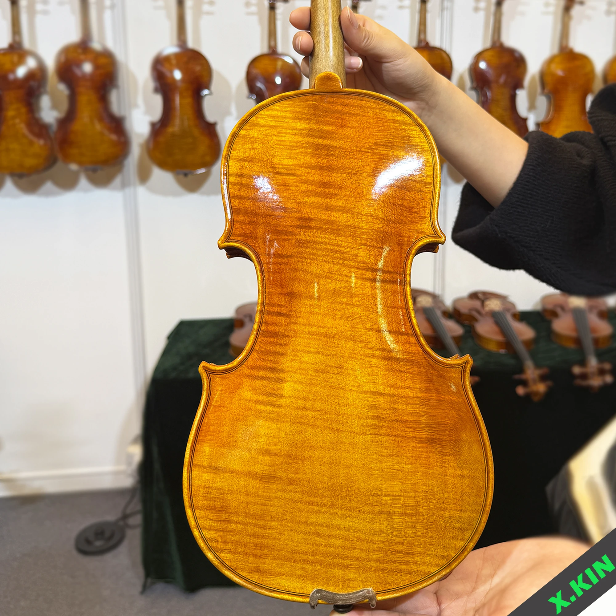 Handmade Violin 4/4 - Two-Piece Back Professional Violin Suitable for Performance, a Gift for Violin Enthusiasts, Replica of the 1715 Stradivarius Violin
Handmade Violin 4/4 - Two-Piece Back Professional Violin Suitable for Performance, a Gift for Violin Enthusiasts, Replica of the 1715 Stradivarius Violin
