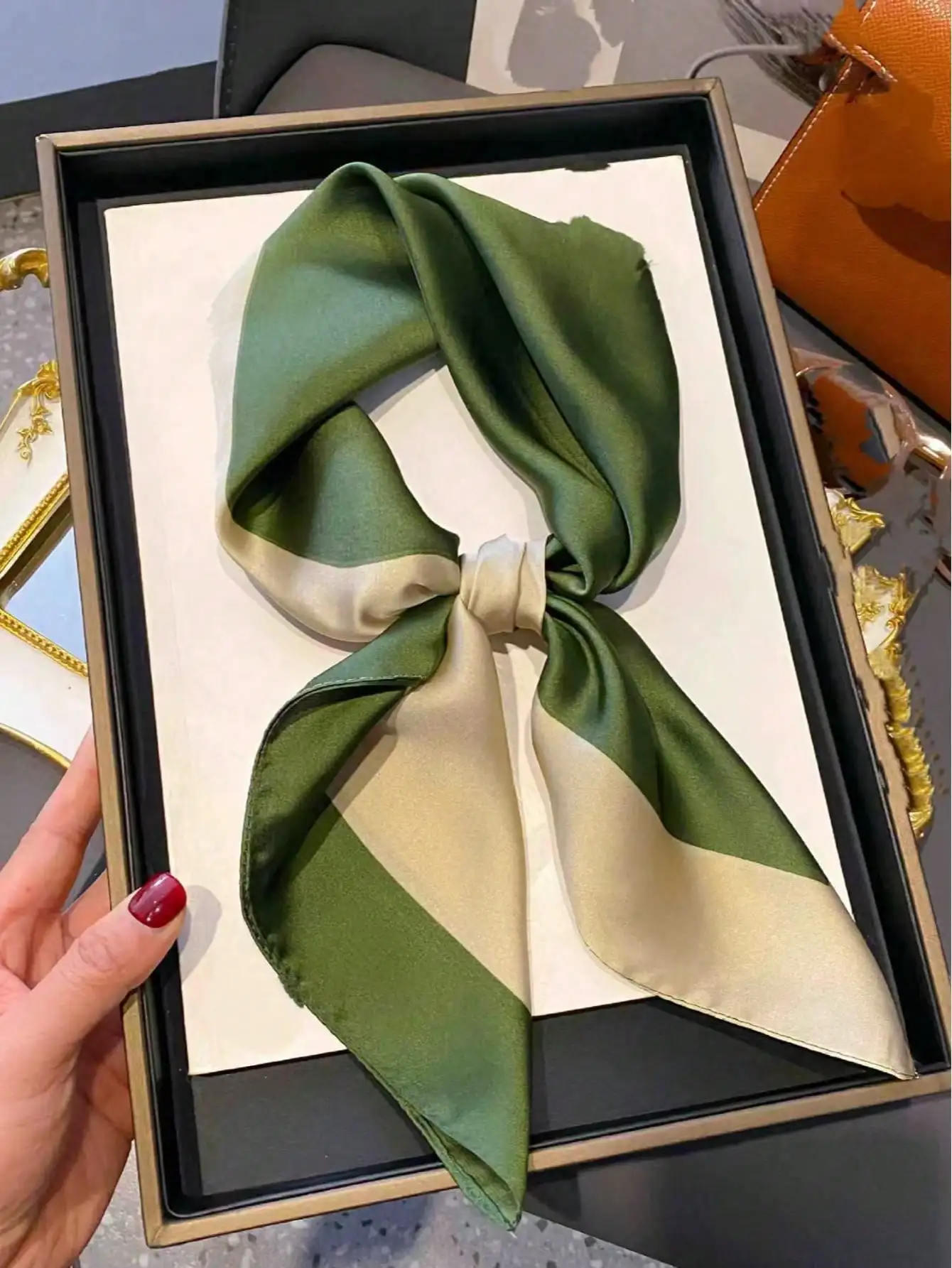 1pcs Elegant And Fashionable Color Block Print Spring Silk Square Scarf (Size: 70*70cm), Suitable For Daily Wear, Perfect Gift Choice
1pcs Elegant And Fashionable Color Block Print Spring Silk Square Scarf (Size: 70*70cm), Suitable For Daily Wear, Perfect Gift Choice
