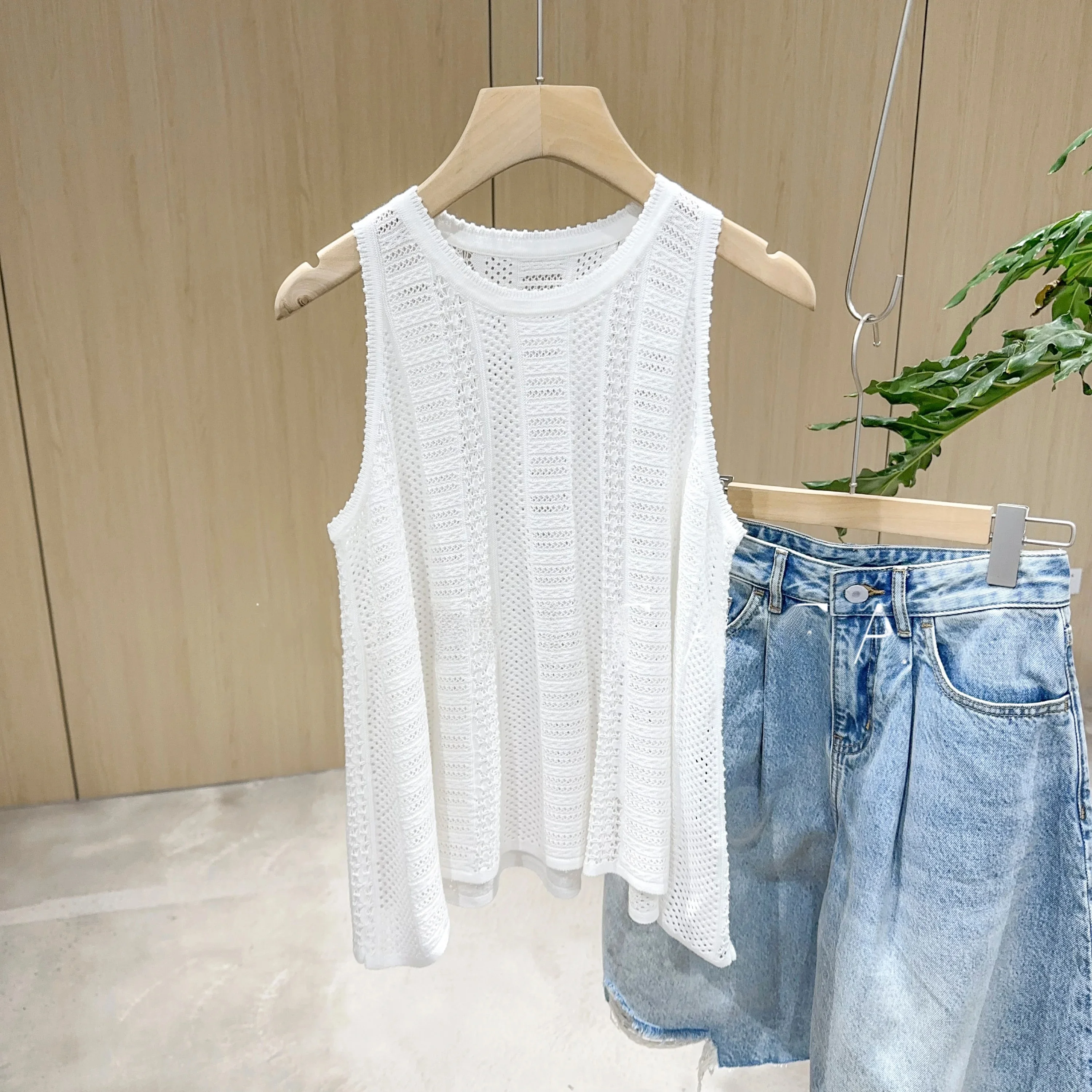 Mimifafa Cotton Lyocell Sleeveless Knitted Vest 26 New Cool Feeling Drapey Hollow out A-Line Swing Summer French Style Loose Fit
Mimifafa Cotton Lyocell Sleeveless Knitted Vest 26 New Cool Feeling Drapey Hollow out A-Line Swing Summer French Style Loose Fit