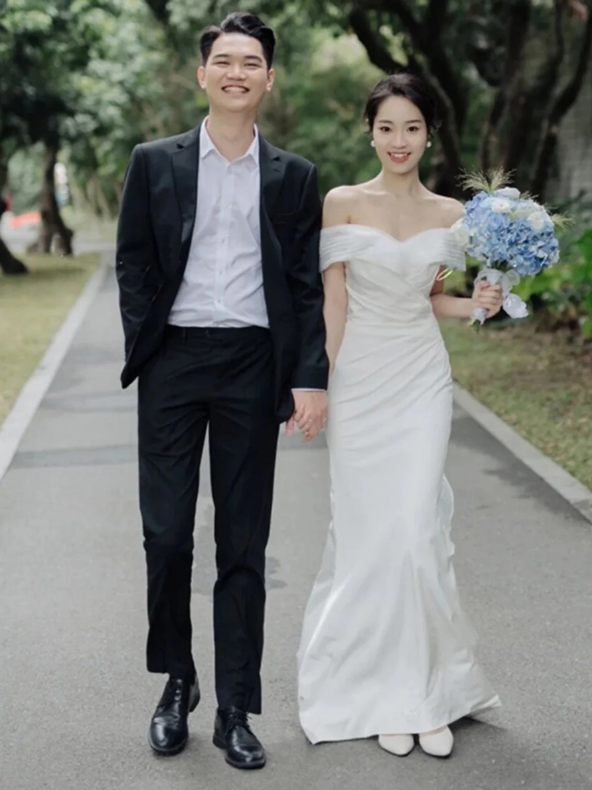 Легкое атласное свадебное платье на одно плечо, простое и элегантное, с драпировкой «рыбий хвост», для церемоний, для отелей, для помещений, из мягкой струящейся ткани
Легкое атласное свадебное платье на одно плечо, простое и элегантное, с драпировкой «рыбий хвост», для церемоний, для отелей, для помещений, из мягкой струящейся ткани