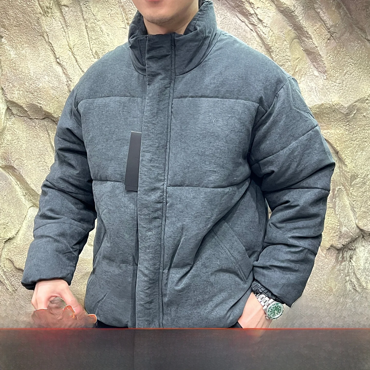 Thiened Cotton Jaet for Men Retro Sle Autumn Winter Pure Color Loose Fit Stand Collar Plu Feeling Warm Outerwear
Thiened Cotton Jaet for Men Retro Sle Autumn Winter Pure Color Loose Fit Stand Collar Plu Feeling Warm Outerwear