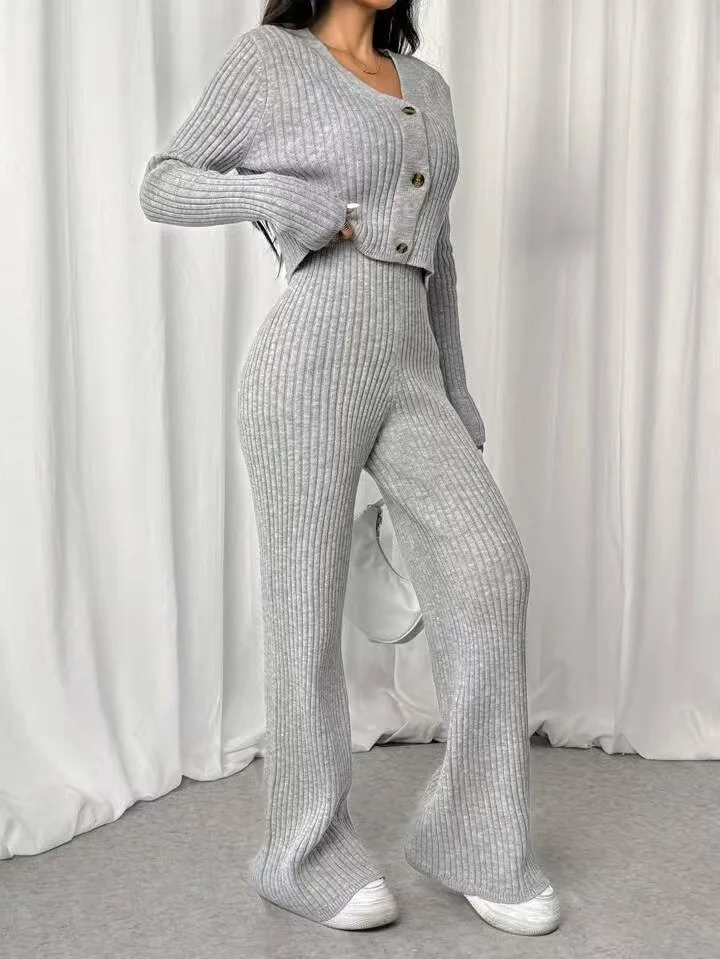 2025 Solid Color Knitted Two Piece Set V-neck Short Knitted Cardigan Micro Pull Pants Versatile Casual Women's Wear 
2025 Solid Color Knitted Two Piece Set V-neck Short Knitted Cardigan Micro Pull Pants Versatile Casual Women's Wear