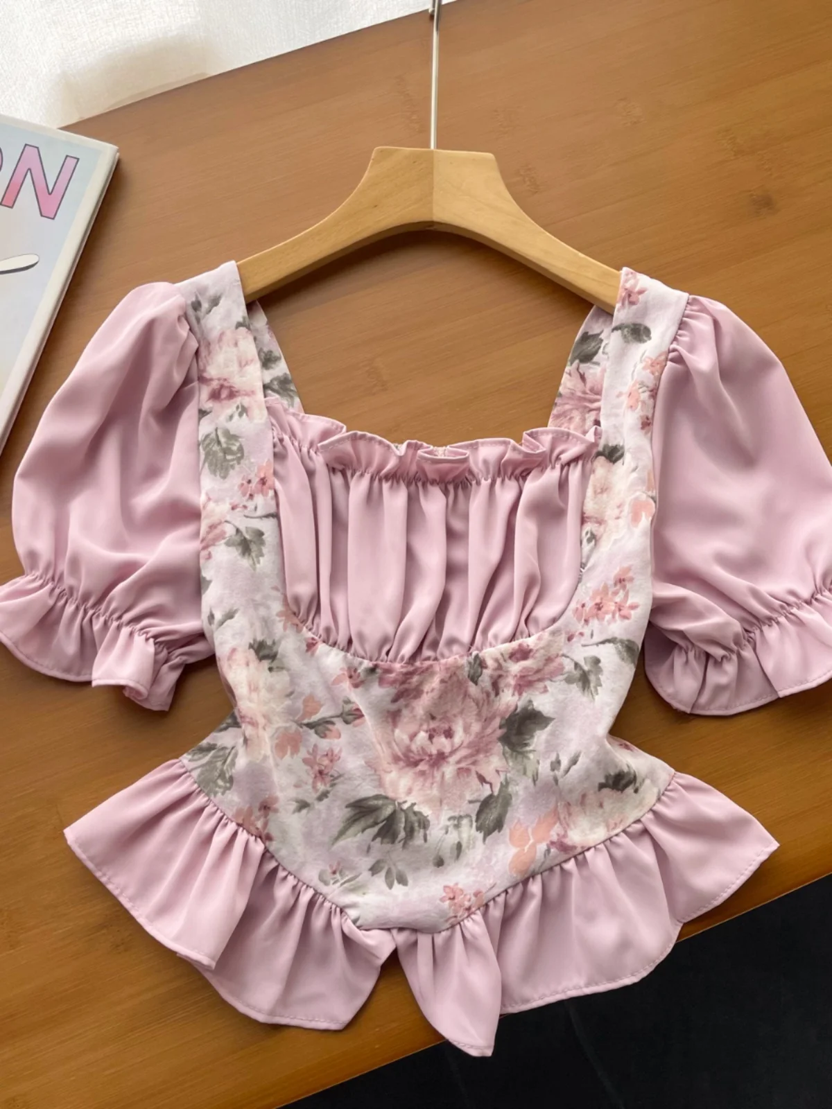 Elegant Floral Patchwork Bubble Sleeve Shirt Women's Design Square Collar Waist-Cinched Short Length Trendy Top
Elegant Floral Patchwork Bubble Sleeve Shirt Women's Design Square Collar Waist-Cinched Short Length Trendy Top