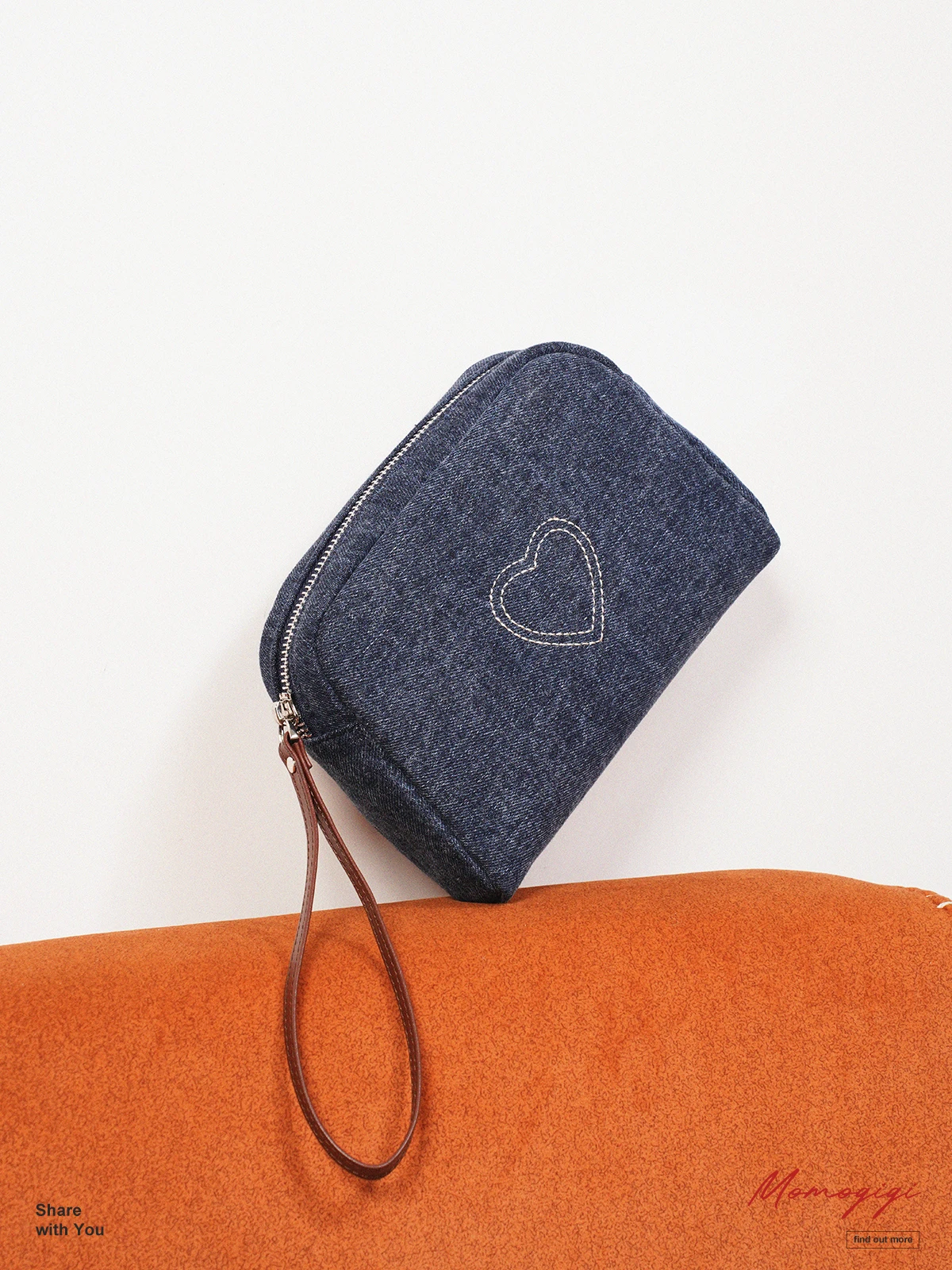 Momogigi Vintage Washed Denim Embroidered Makeup Bag Large Capacity Handheld Women's Bag Casual Simple Style Shape
Momogigi Vintage Washed Denim Embroidered Makeup Bag Large Capacity Handheld Women's Bag Casual Simple Style Shape