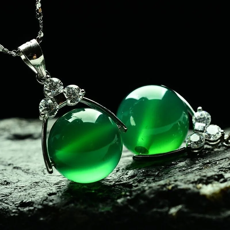 Factory Price Wholesale5AGrade Red Green Agate Pendant Green Chalcedony Bead Pendant for Women Good Luck Jewelry
Factory Price Wholesale5AGrade Red Green Agate Pendant Green Chalcedony Bead Pendant for Women Good Luck Jewelry