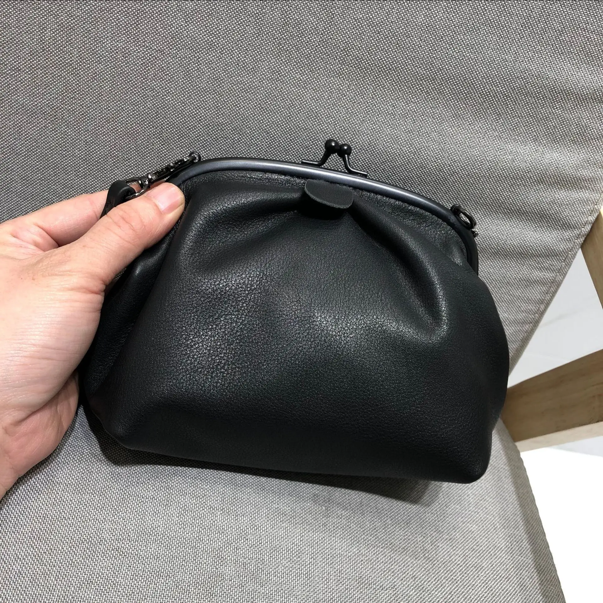 Vintage genuine leather handmade top layer cowhide shoulder with crossbody bag for women's chest bag, waist bag, small clip bag
Vintage genuine leather handmade top layer cowhide shoulder with crossbody bag for women's chest bag, waist bag, small clip bag
