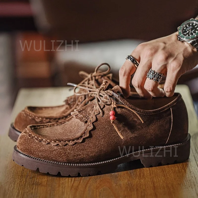 Карамельно-коричневые замшевые мужские лоферы на шнуровке с кожаными вставками и лоскутным шитьем, весенние оксфорды на плоской подошве, подходят для делового и повседневного стиля
Карамельно-коричневые замшевые мужские лоферы на шнуровке с кожаными вставками и лоскутным шитьем, весенние оксфорды на плоской подошве, подходят для делового и повседневного стиля