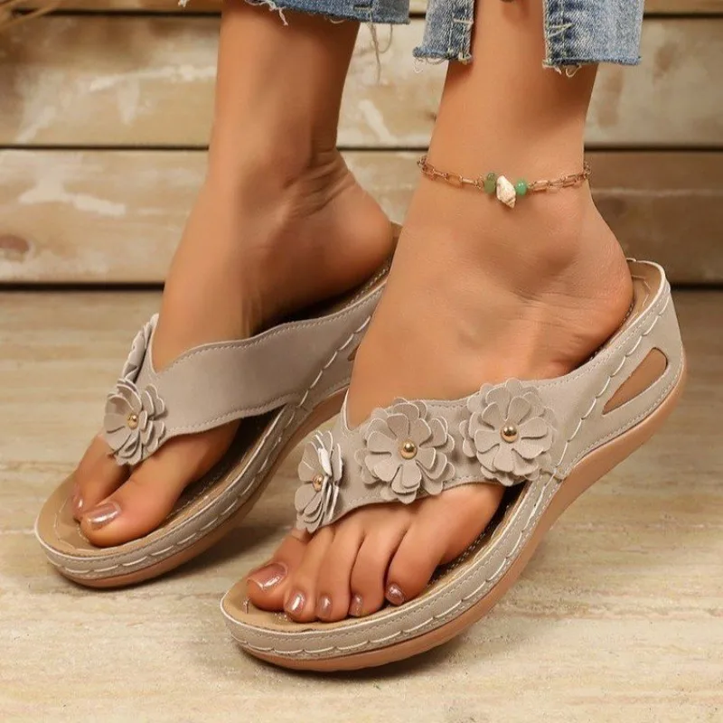 Women Wedge Flower Metal Decor Slippers 2026 Comfort Soft Soled Non Slip Summer Beach Female Shoes Casual Thick Soled Sandals
Women Wedge Flower Metal Decor Slippers 2026 Comfort Soft Soled Non Slip Summer Beach Female Shoes Casual Thick Soled Sandals