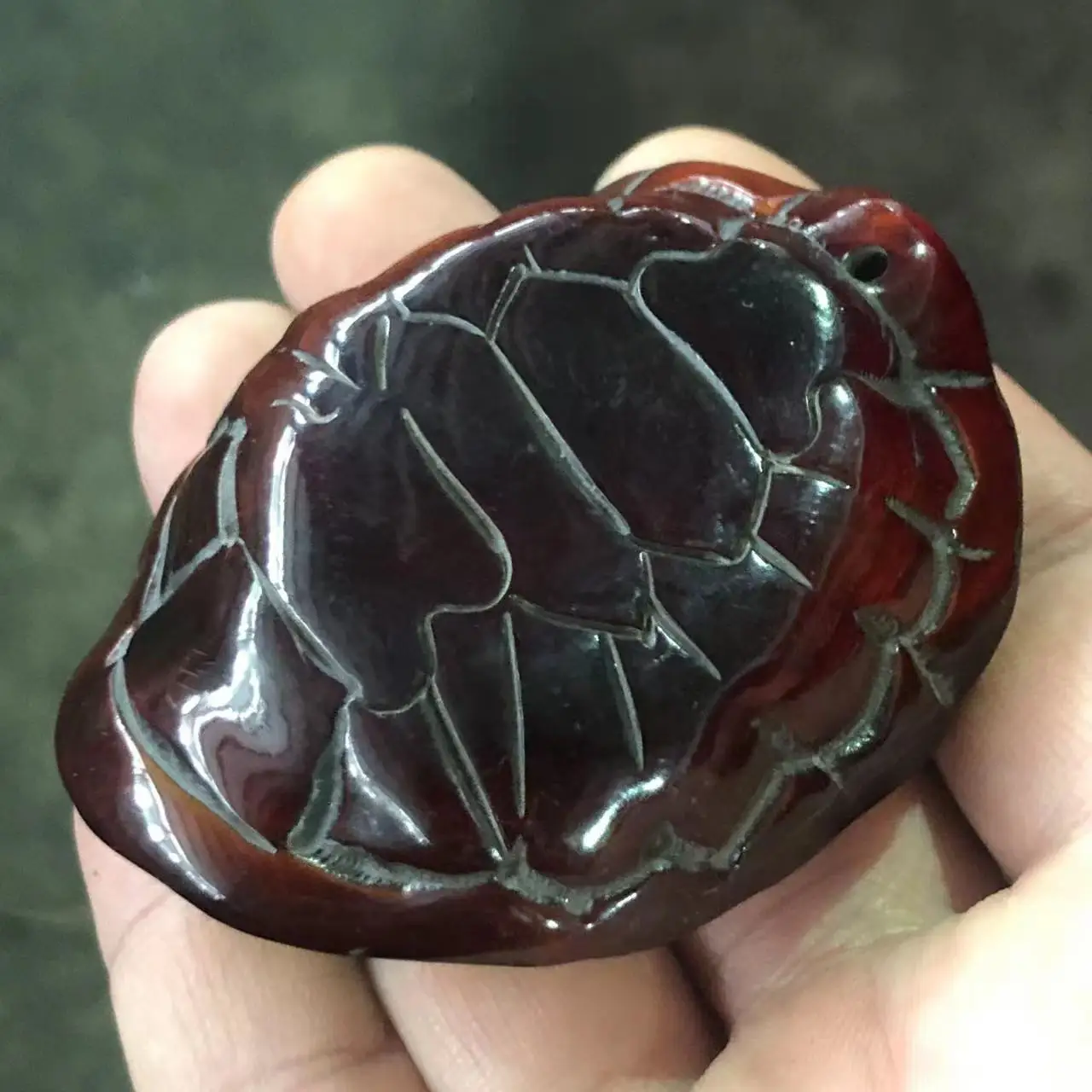 Antique miscellaneous items, old materials, ox horn carvings, rich Jia Tian Tian Xia handlebars, turtle shell ornaments, pendant
Antique miscellaneous items, old materials, ox horn carvings, rich Jia Tian Tian Xia handlebars, turtle shell ornaments, pendant