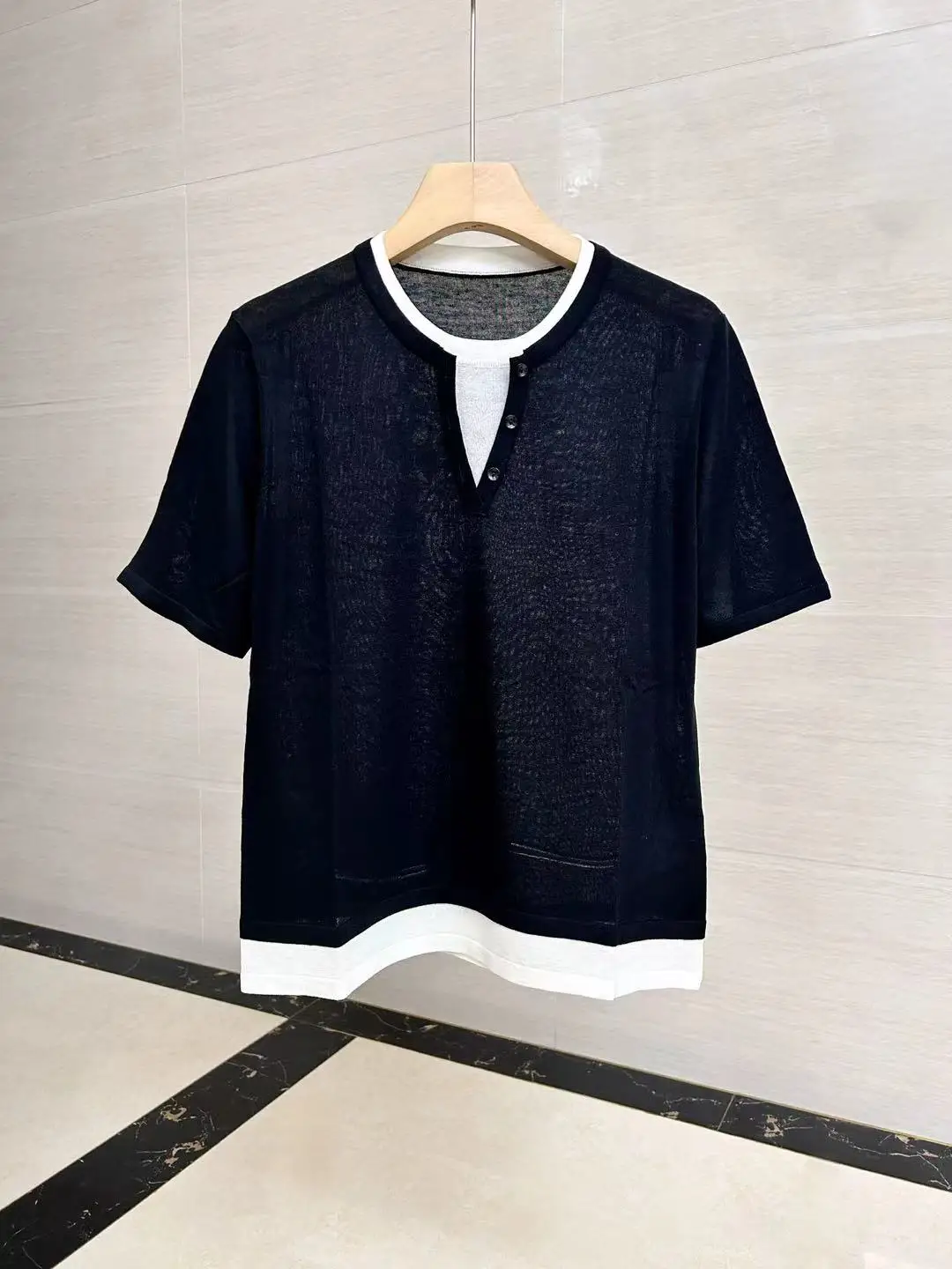 2026 Summer New Arrival: Women's Casual Crewneck Knit Sweater — Faux Two-Piece Design with Contrast Color Splicing
2026 Summer New Arrival: Women's Casual Crewneck Knit Sweater — Faux Two-Piece Design with Contrast Color Splicing