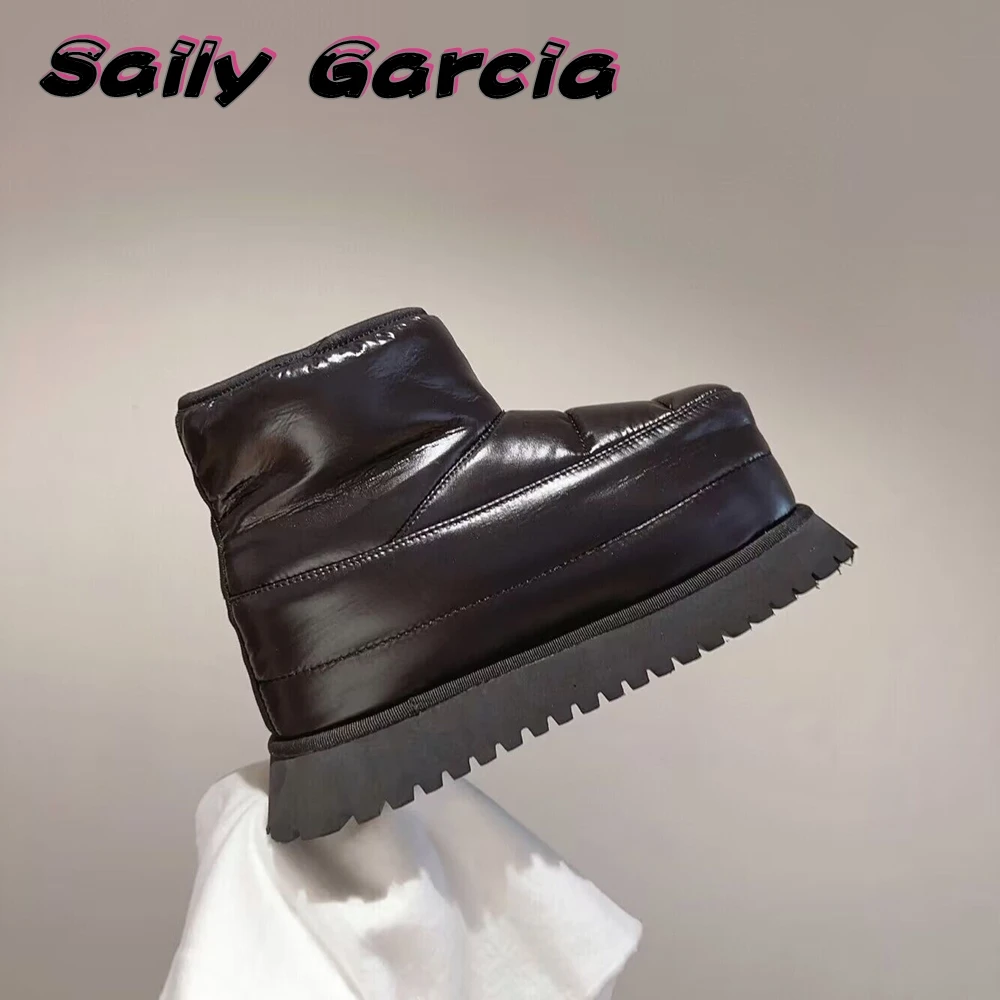 Black Glossy Thick Bottom Short Plush Bread Snow Shoes 2023 New Fashion Design Cool Girl Boots Round Toe Slip On Women Boots
Black Glossy Thick Bottom Short Plush Bread Snow Shoes 2023 New Fashion Design Cool Girl Boots Round Toe Slip On Women Boots