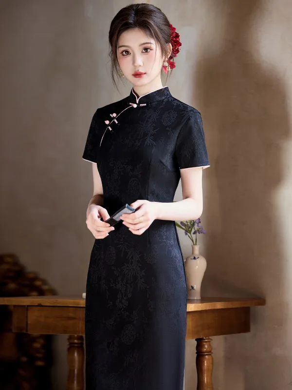 Новинка: Женское летнее повседневное платье-ципао средней длины в стиле ретро из дышащей смесовой ткани (полиэстер)
Новинка: Женское летнее повседневное платье-ципао средней длины в стиле ретро из дышащей смесовой ткани (полиэстер)