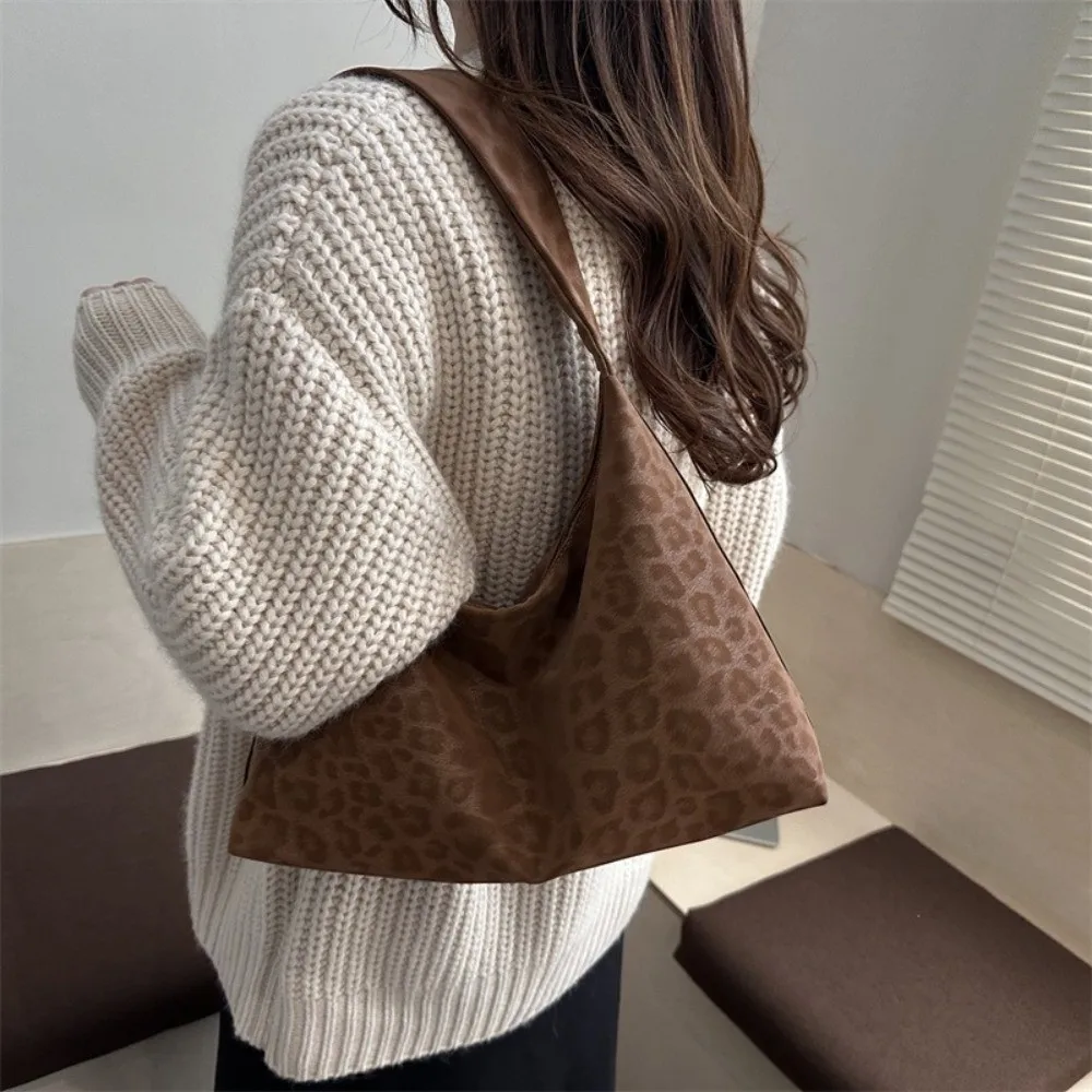 Casual Lightweight Women's Shoulder Bag Large Capacity Leopard Print Underarm Bag Handbag
Casual Lightweight Women's Shoulder Bag Large Capacity Leopard Print Underarm Bag Handbag