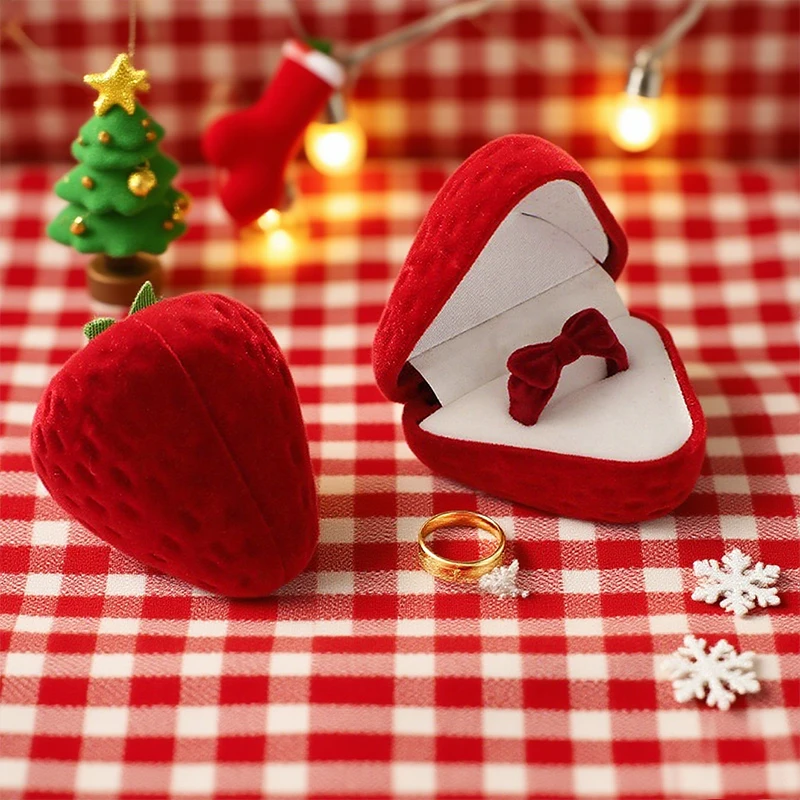 Очаровательная красная бархатная коробка для хранения колец с клубникой, мягкая подкладка для рождественского подарка, организация ювелирных изделий ручной работы своими руками
Очаровательная красная бархатная коробка для хранения колец с клубникой, мягкая подкладка для рождественского подарка, организация ювелирных изделий ручной работы своими руками