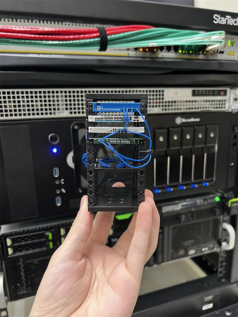 EPOCH Authentic Mini Network Device Server Model 1/12 Scale Pocket Micro Network Switch Gashapon Collectible For Hobby Display
EPOCH Authentic Mini Network Device Server Model 1/12 Scale Pocket Micro Network Switch Gashapon Collectible For Hobby Display
