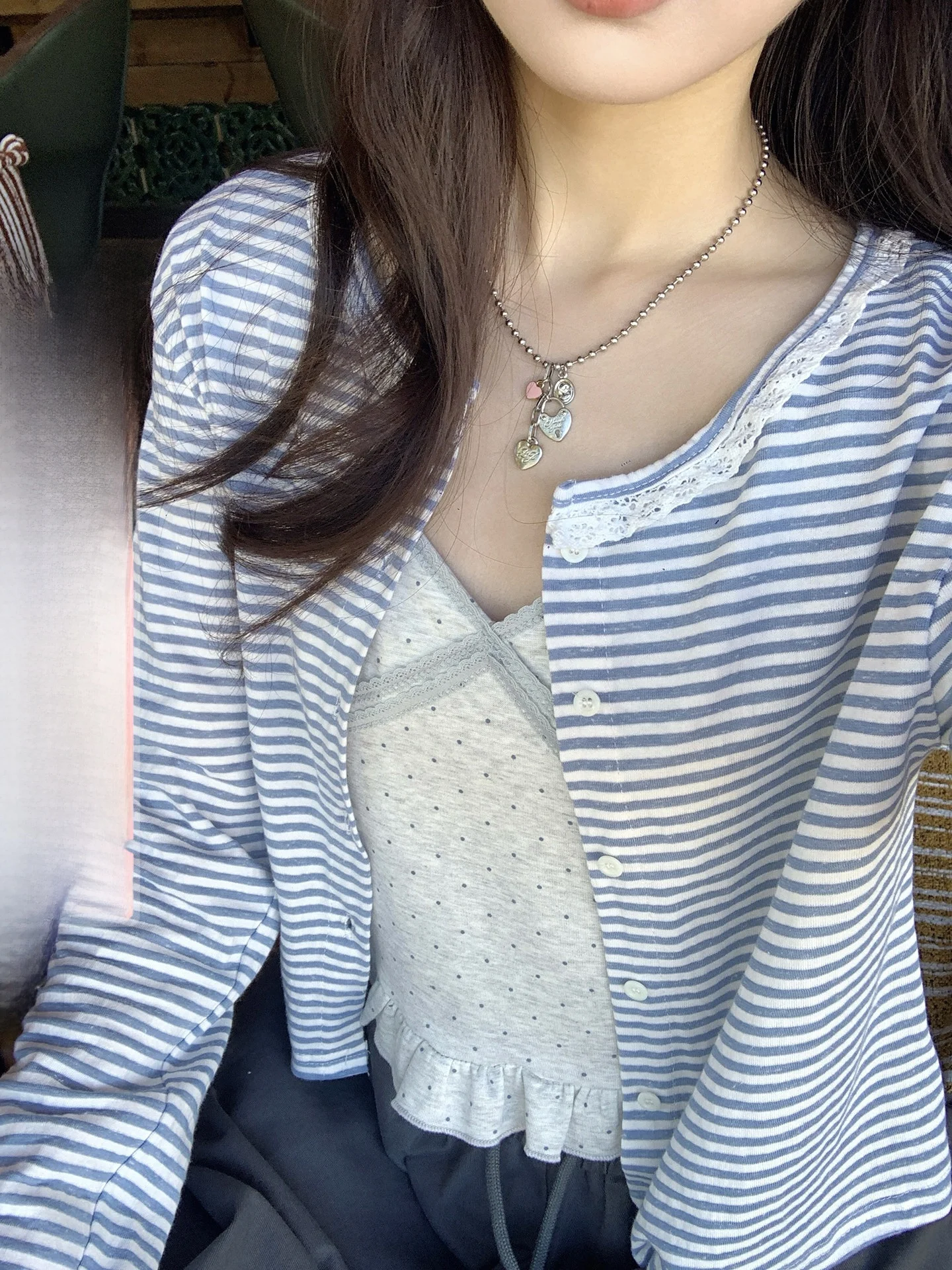 Корейская блузка Holli с синими полосками, вставками в горошек, цветочным кружевом и круглым вырезом, приталенная, с длинными рукавами
Корейская блузка Holli с синими полосками, вставками в горошек, цветочным кружевом и круглым вырезом, приталенная, с длинными рукавами