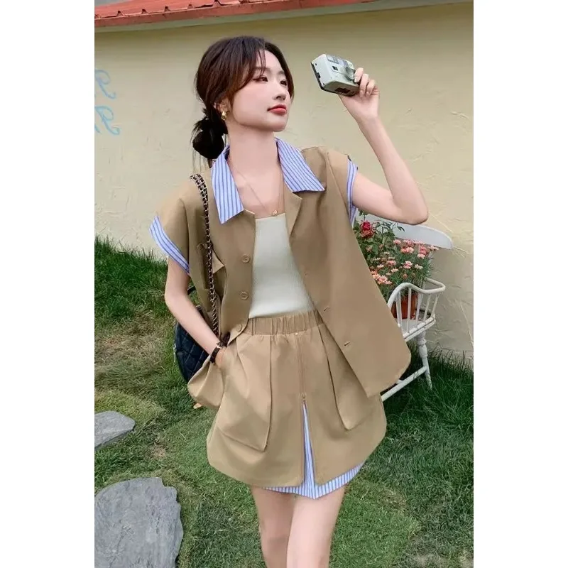 Women's Khaki Striped Collar Sleeveless Vest & High Waist Split Skirt Two Piece Set with Pockets
Women's Khaki Striped Collar Sleeveless Vest & High Waist Split Skirt Two Piece Set with Pockets
