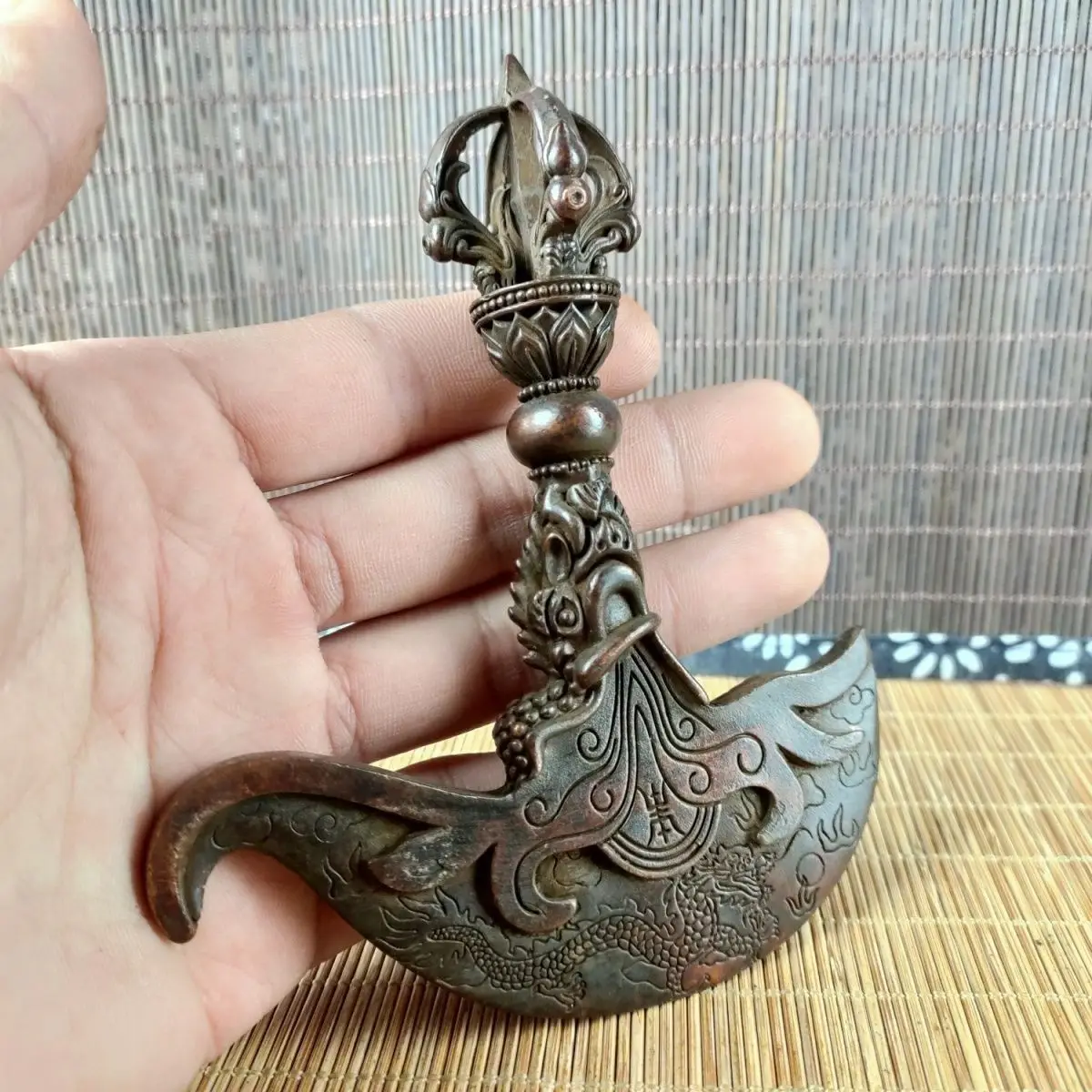 Modern handicrafts ornaments Tibetan heritage Nepalese faucet magic ware Vajra magic ware solid
Modern handicrafts ornaments Tibetan heritage Nepalese faucet magic ware Vajra magic ware solid