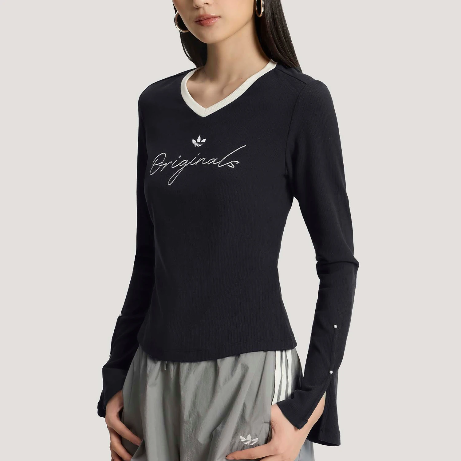 Adidas Authentic Three Leaves Women's Fashion Casual Knitted Long Sleeve T-Shirt KS2381
Adidas Authentic Three Leaves Women's Fashion Casual Knitted Long Sleeve T-Shirt KS2381