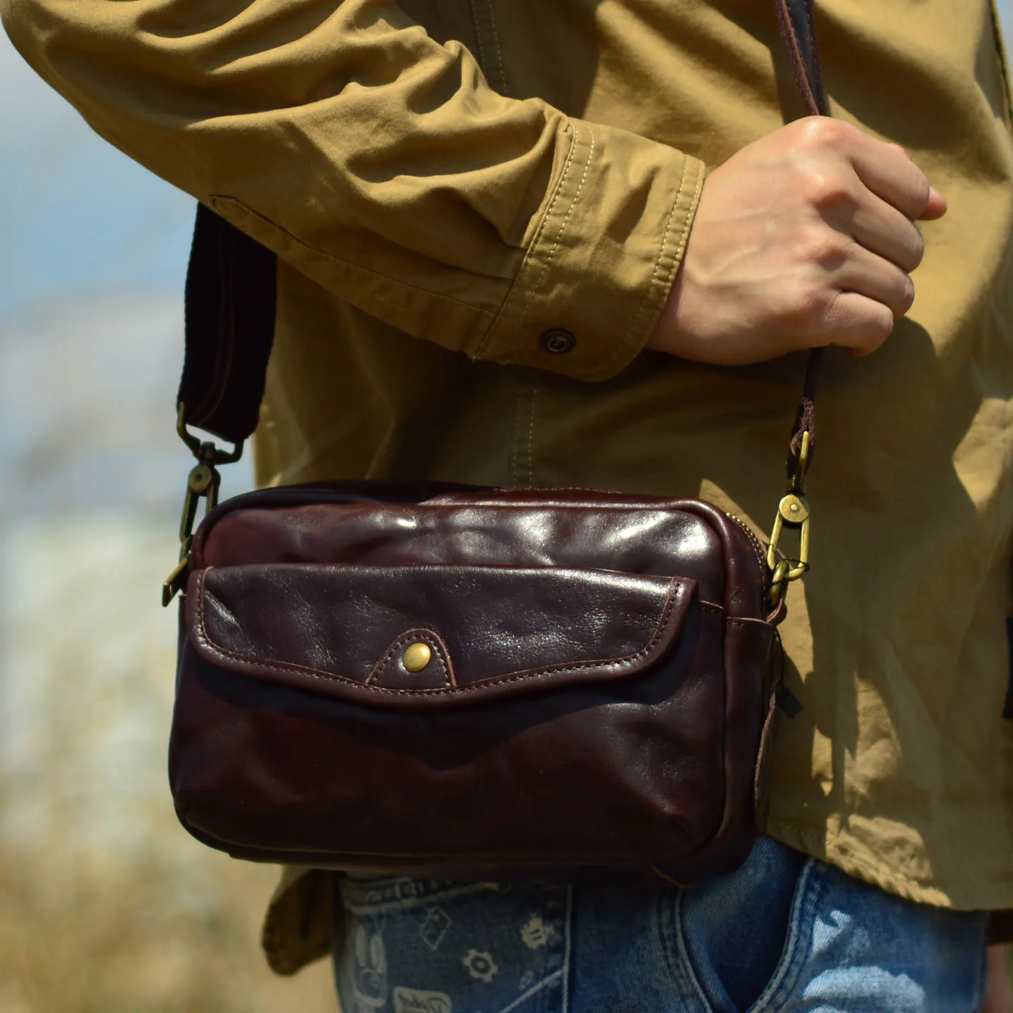 AETOO Exclusive genuine leather men's crossbody bag, vegetable-tanned cowhide, color-matched backpack, original retro casual sin
AETOO Exclusive genuine leather men's crossbody bag, vegetable-tanned cowhide, color-matched backpack, original retro casual sin