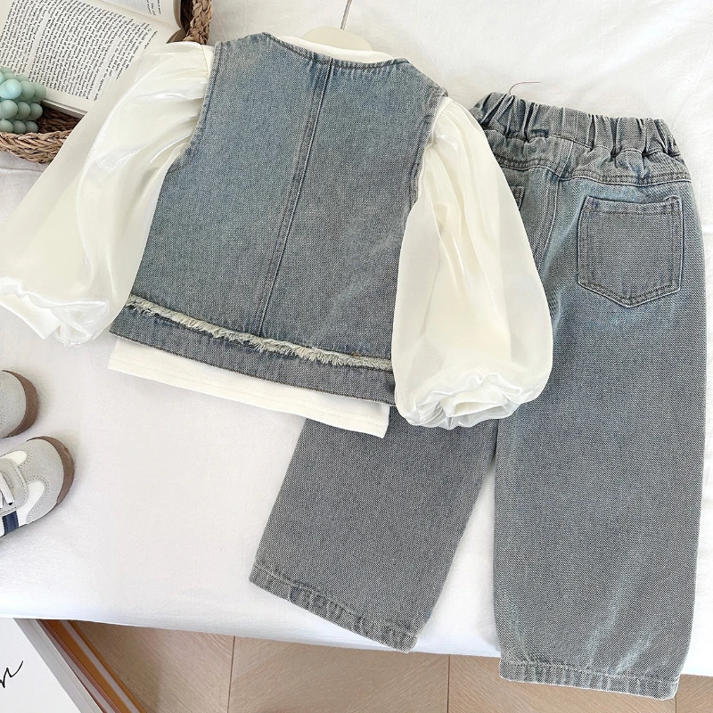 Spring and Autumn New Girls' Waistcoat Denim Set + Long-sleeved Underwear Three-piece Set Girl Clothes Girls' Suit
Spring and Autumn New Girls' Waistcoat Denim Set + Long-sleeved Underwear Three-piece Set Girl Clothes Girls' Suit