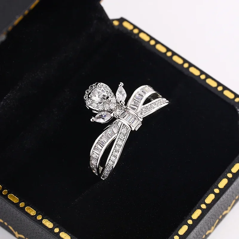 925 Silver-plated Luxury Shiny AAA Zircon Crown Ring Fashion Anniversary Gift Women's Engagement Jewelry
925 Silver-plated Luxury Shiny AAA Zircon Crown Ring Fashion Anniversary Gift Women's Engagement Jewelry