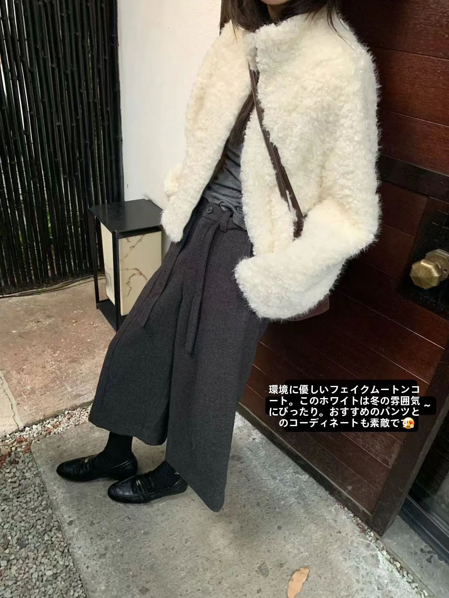 Eco-Friendly Fur And Leather Integrated Jacket Ladies Commute Style Loose Fit Long Sleeve round Neck Zipper Closure Coat
Eco-Friendly Fur And Leather Integrated Jacket Ladies Commute Style Loose Fit Long Sleeve round Neck Zipper Closure Coat