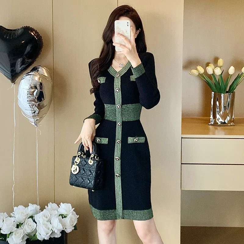 Women's contrasting color knitted dress 2026 new spring and autumn style small fragrant wind bag buttocks sweater skirt
Women's contrasting color knitted dress 2026 new spring and autumn style small fragrant wind bag buttocks sweater skirt