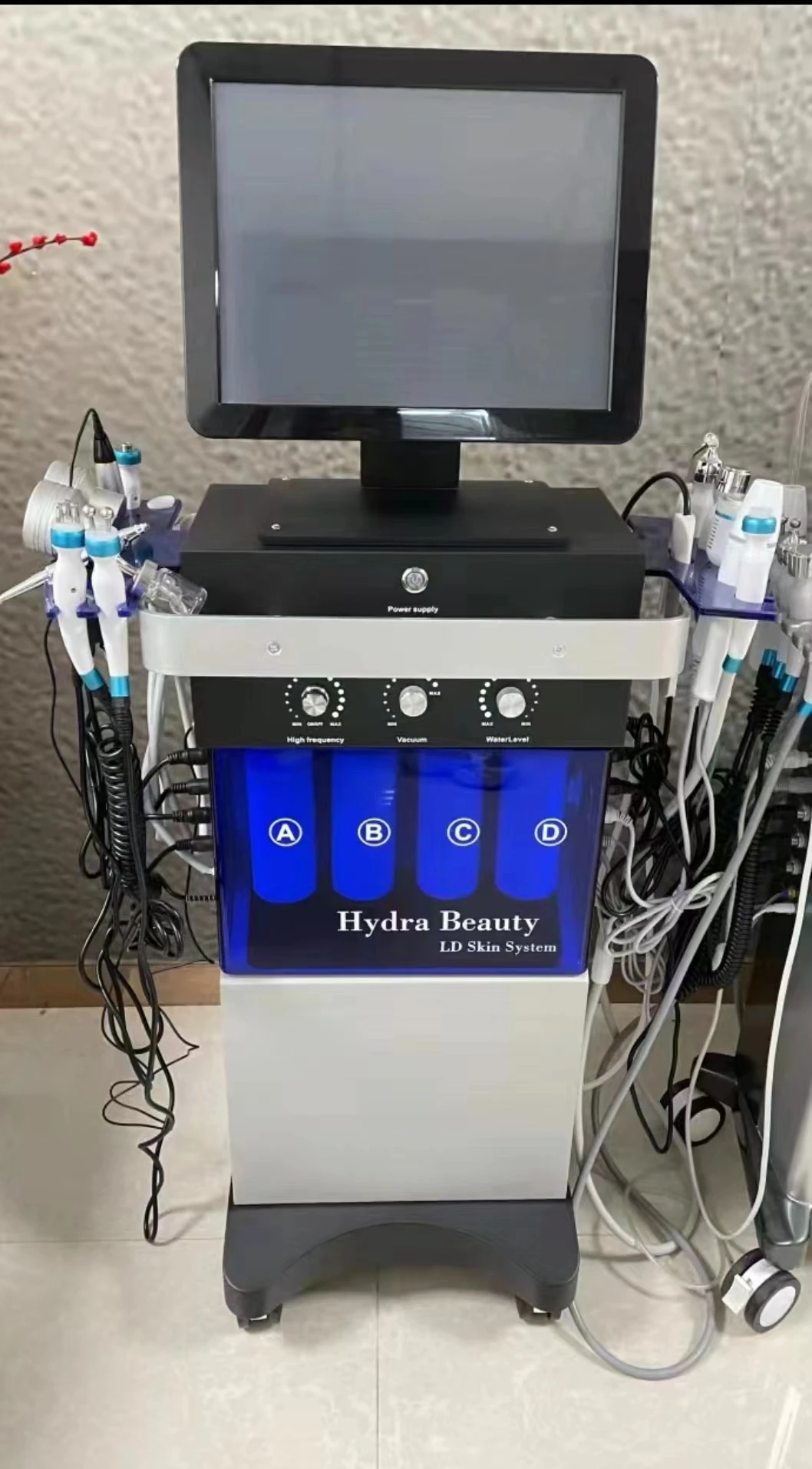 Многофункциональная машина для ухода за лицом с водным кислородом, омоложение кожи, чистка лица, лифтинг-салон, машина
Многофункциональная машина для ухода за лицом с водным кислородом, омоложение кожи, чистка лица, лифтинг-салон, машина