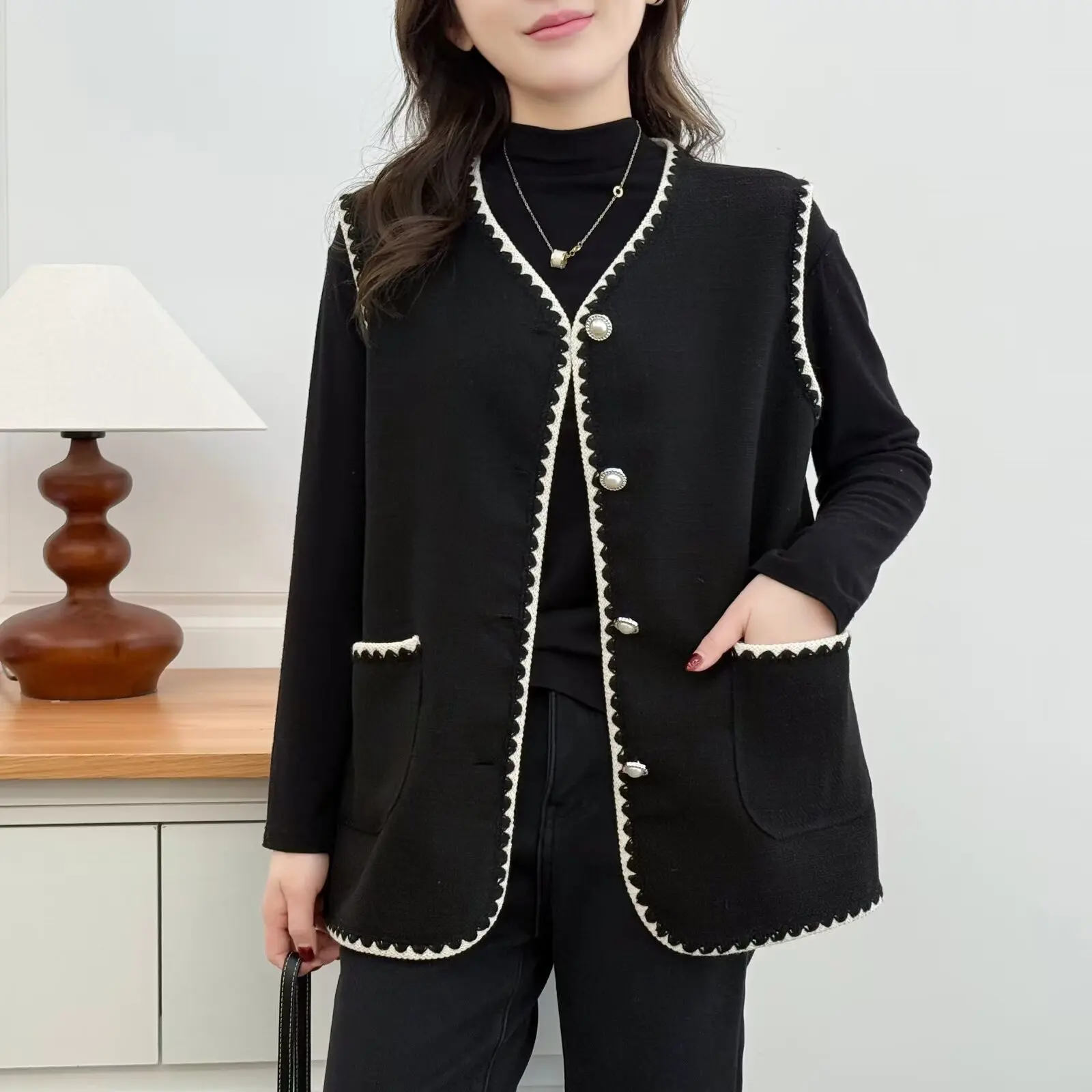 XXXXL Fashion Plus Size Woman Clothing Sleeveless Vest 2026 Spring New Style Chic Style V-Neck Block Oclor Waistcoat 8614
XXXXL Fashion Plus Size Woman Clothing Sleeveless Vest 2026 Spring New Style Chic Style V-Neck Block Oclor Waistcoat 8614
