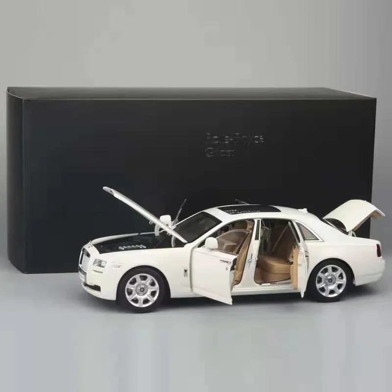 Новинка, модель автомобиля KYOSHO 1/18 для Rolls Royce RR Ghost, коллекция подарков, украшение на серебряное колесо, бежевое/Черное колесо, красное интерьер
Новинка, модель автомобиля KYOSHO 1/18 для Rolls Royce RR Ghost, коллекция подарков, украшение на серебряное колесо, бежевое/Черное колесо, красное интерьер