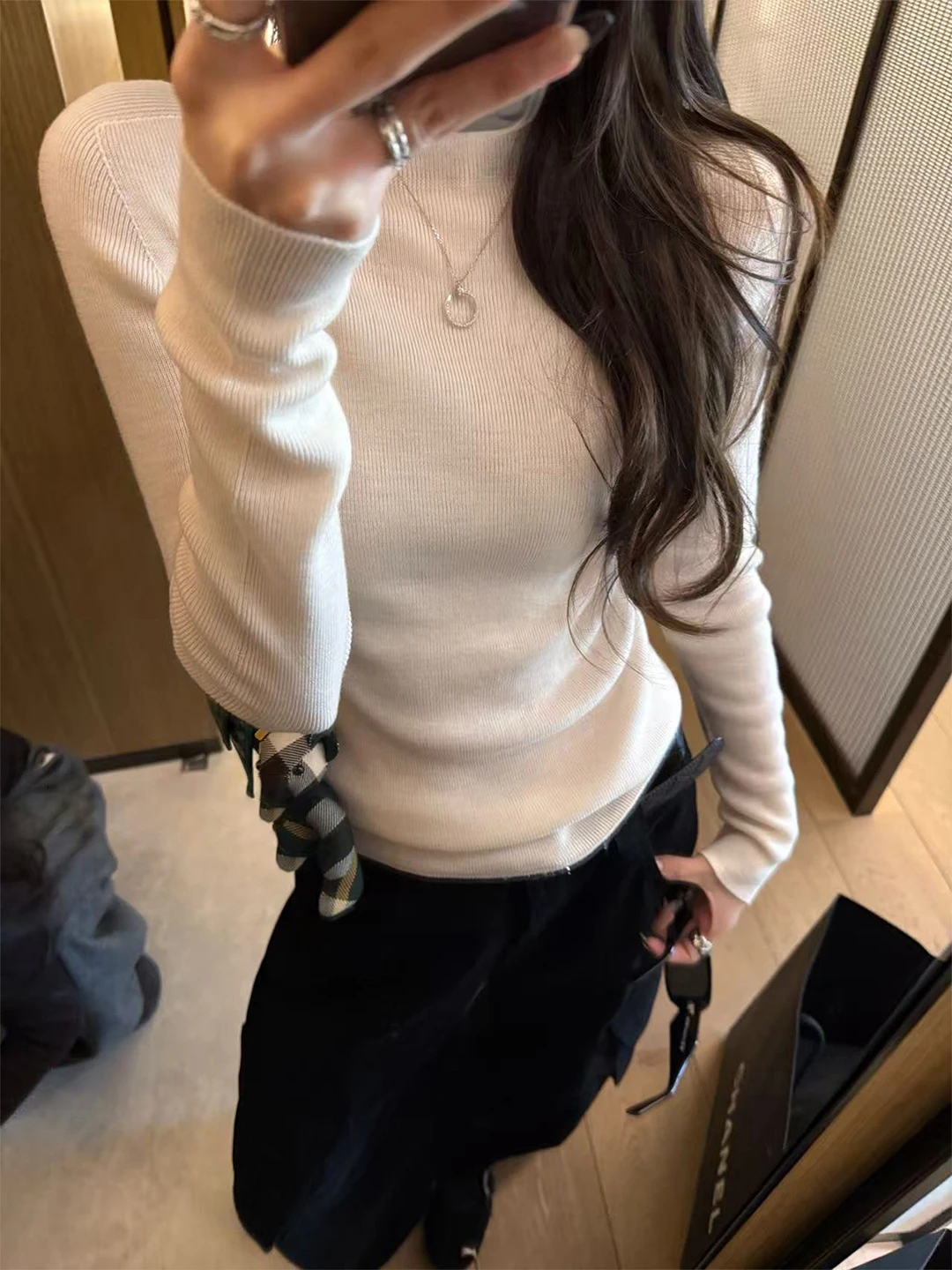 Thickened High Collar Knitted Base Shirt Women's Slim Fit Inner Wear High End Feeling Turtleneck Sweater Casual Style Long Sl...
Thickened High Collar Knitted Base Shirt Women's Slim Fit Inner Wear High End Feeling Turtleneck Sweater Casual Style Long Sl...