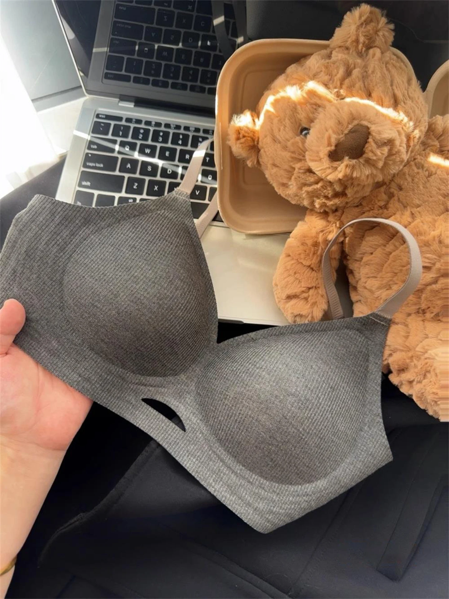 Wireless Seamless Comfortable Bra Soft Support Thin Design Gathered Top for Small Breasts No Side Breast Removal Young Women
Wireless Seamless Comfortable Bra Soft Support Thin Design Gathered Top for Small Breasts No Side Breast Removal Young Women