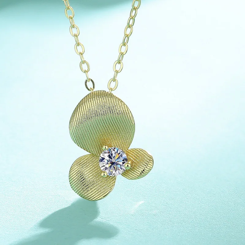 S925 Sterling Silver Top Color Moissanite Clover Necklace Floral Clavicle Chain Luxury High-End Fine Jewelry Choker for Women
S925 Sterling Silver Top Color Moissanite Clover Necklace Floral Clavicle Chain Luxury High-End Fine Jewelry Choker for Women