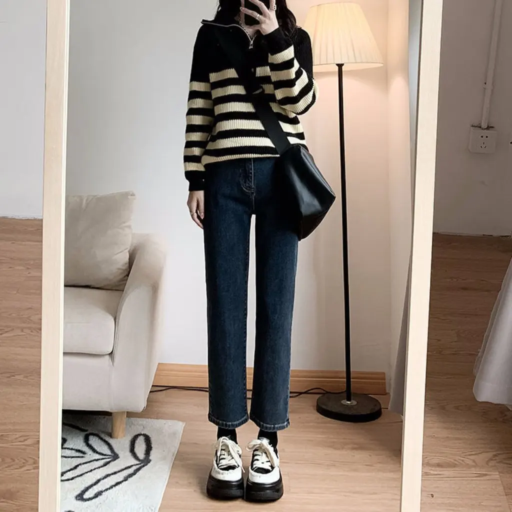 Облегающие джинсы с высокой талией для женщин, прямые модные брюки в стиле ретро на флисовой подкладке, универсальные осенне-зимние повседневные утягивающие брюки
Облегающие джинсы с высокой талией для женщин, прямые модные брюки в стиле ретро на флисовой подкладке, универсальные осенне-зимние повседневные утягивающие брюки