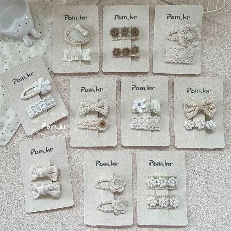 Soft Beige Lace Bow Hair Clips for Girls Side Clip Fabric Handmade Kids Bangs Holders Non Slip Daily Wear High Quality Accessory
Soft Beige Lace Bow Hair Clips for Girls Side Clip Fabric Handmade Kids Bangs Holders Non Slip Daily Wear High Quality Accessory